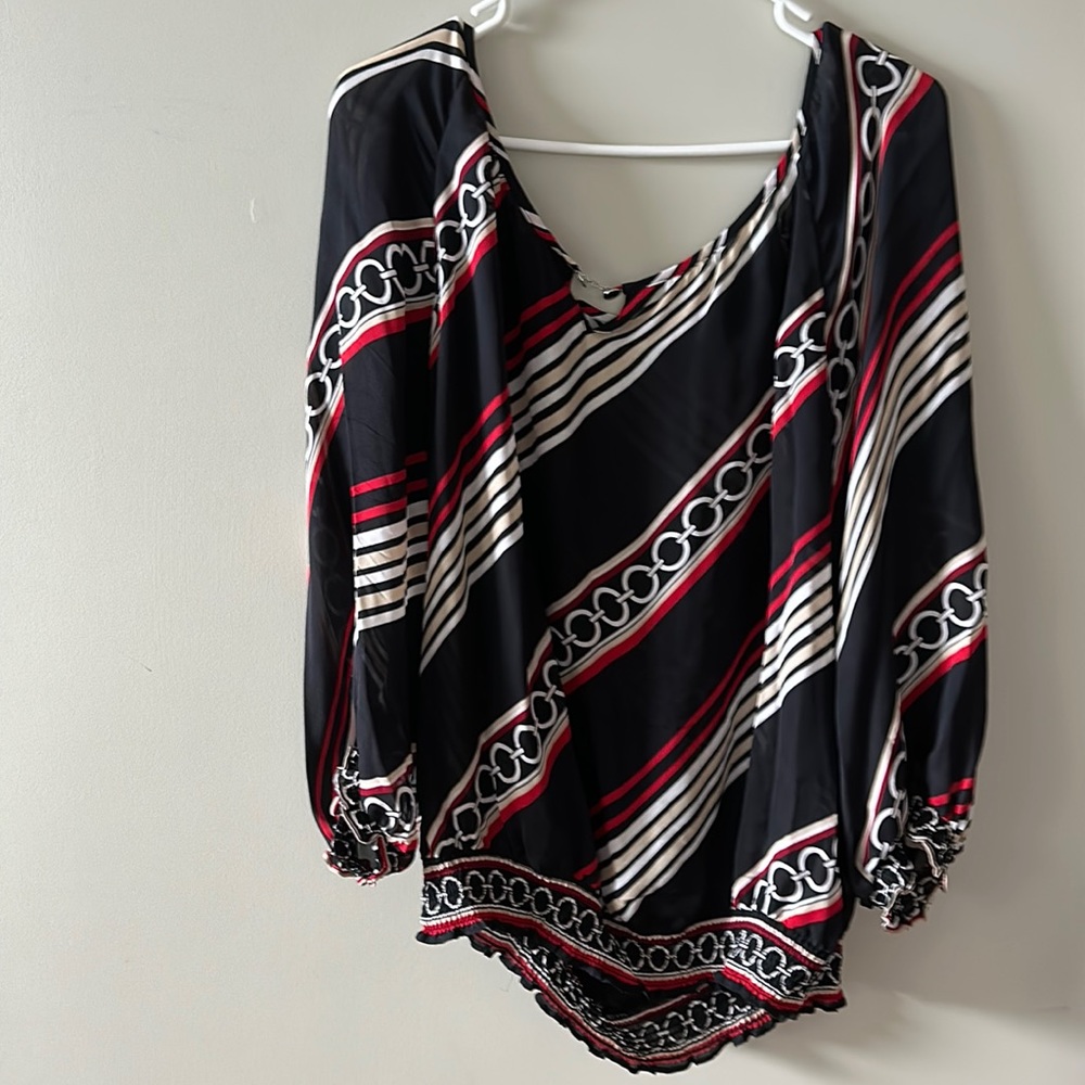 White House Black Market patterned ling sleeve blouse